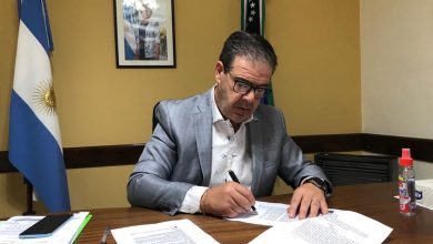 Photo of #SAO | Casadei firmó el contrato de locación de obra para la colocación del césped sintético en el Centro Recreativo Infantil