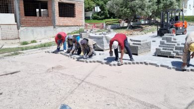 Photo of #LasGrutas | Continúa la obra de adoquinado por calle Somuncurá en el barrio Buchalaufquen